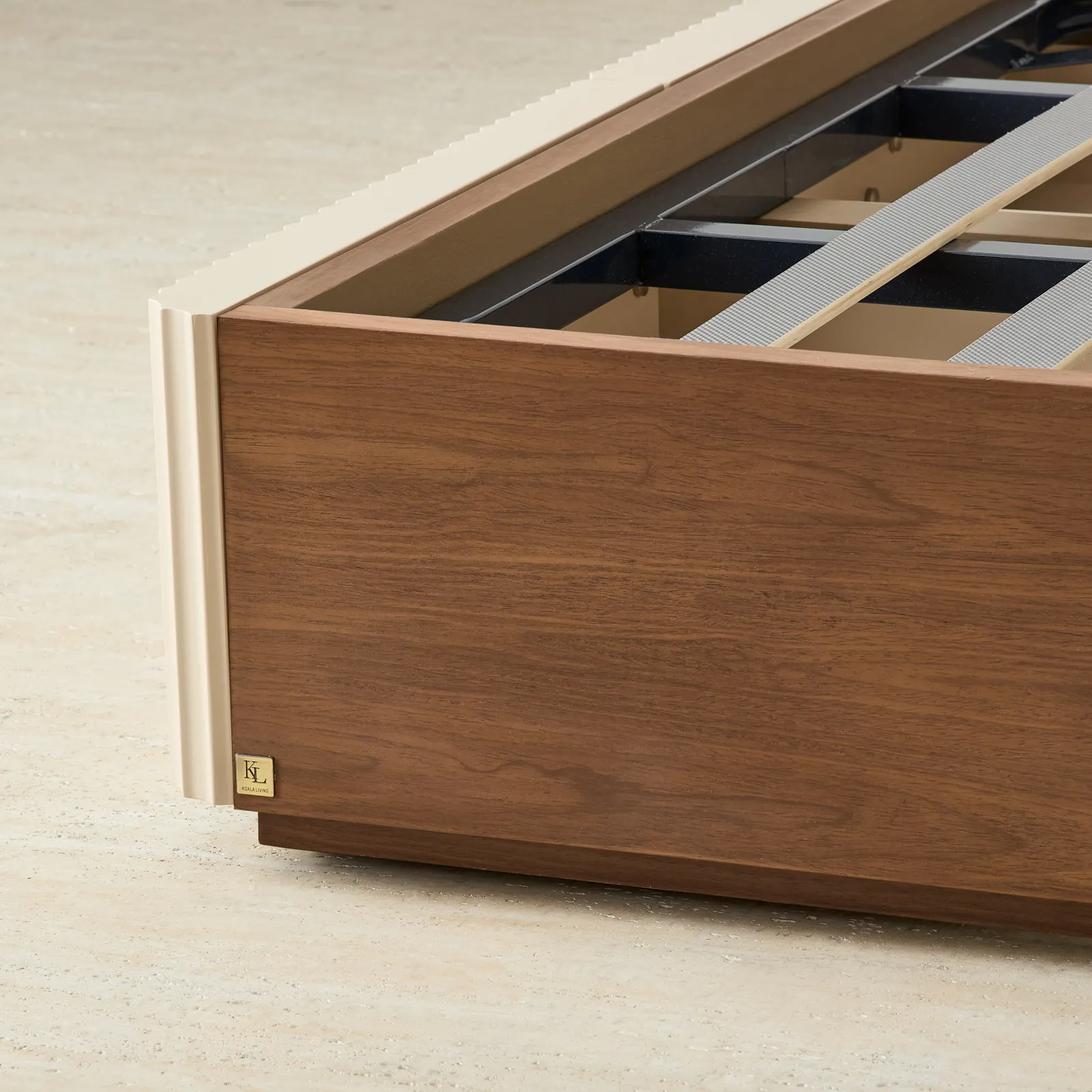 586f1eda-58d0-4a9b-8a29-9b6e60a30817